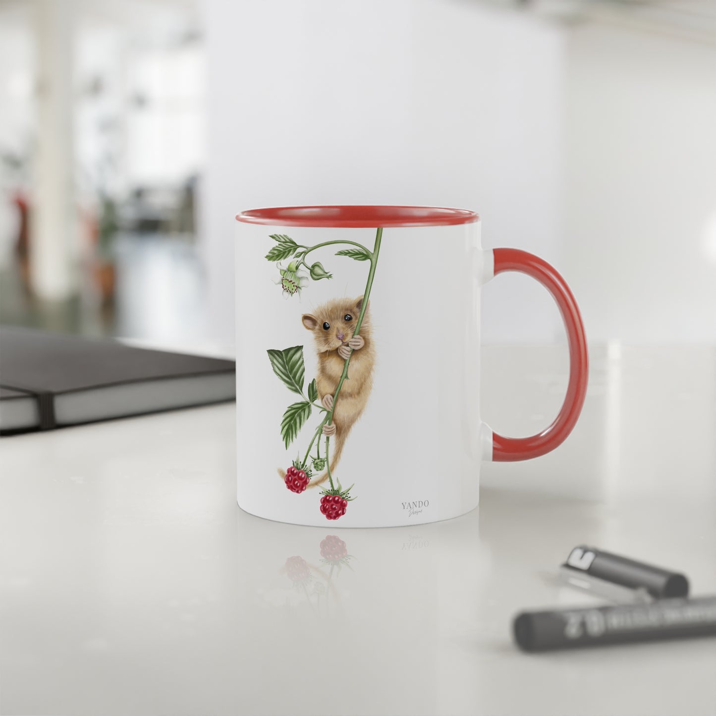 Tasse mit Haselmaus-Motiv