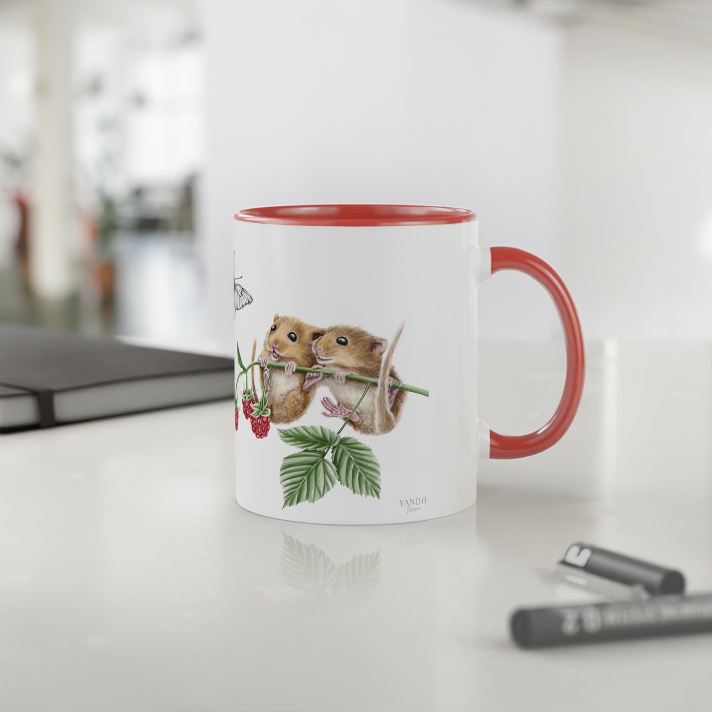 Tasse mit Haselmaus-Motiv