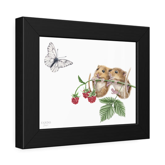 Fine Art Druck gerahmt – Haselmäuse und Himbeere