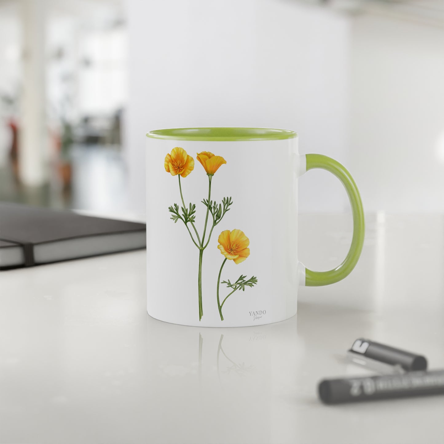 Tasse mit Goldmohn-Motiv