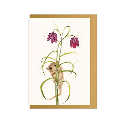 Handgemalte Grußkarte Haselmaus und Schachbrettblume mit goldenem Umschlag