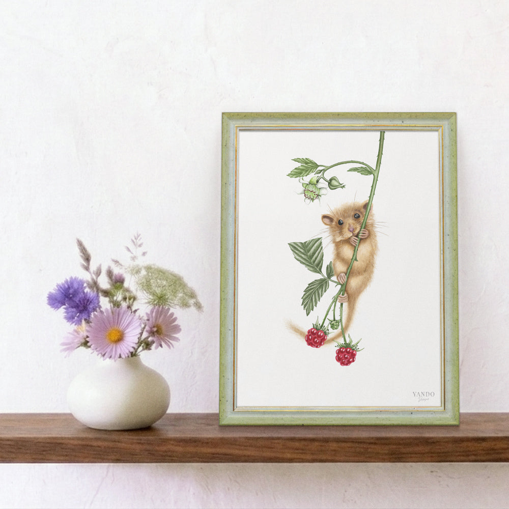 Haselmaus und Himbeere - Kunstdruck mit Holzrahmen
