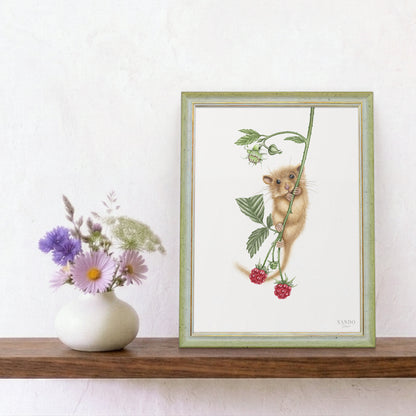 Haselmaus und Himbeere - Kunstdruck mit Holzrahmen