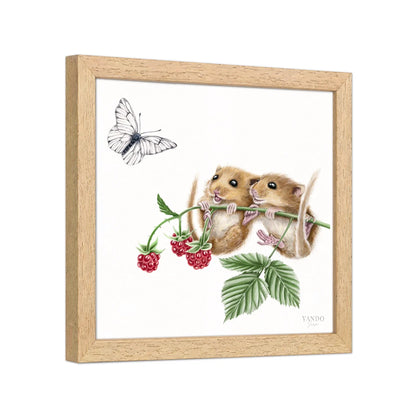 Seitliche Ansicht des Holzrahmens — Haselmäuse und Himbeere