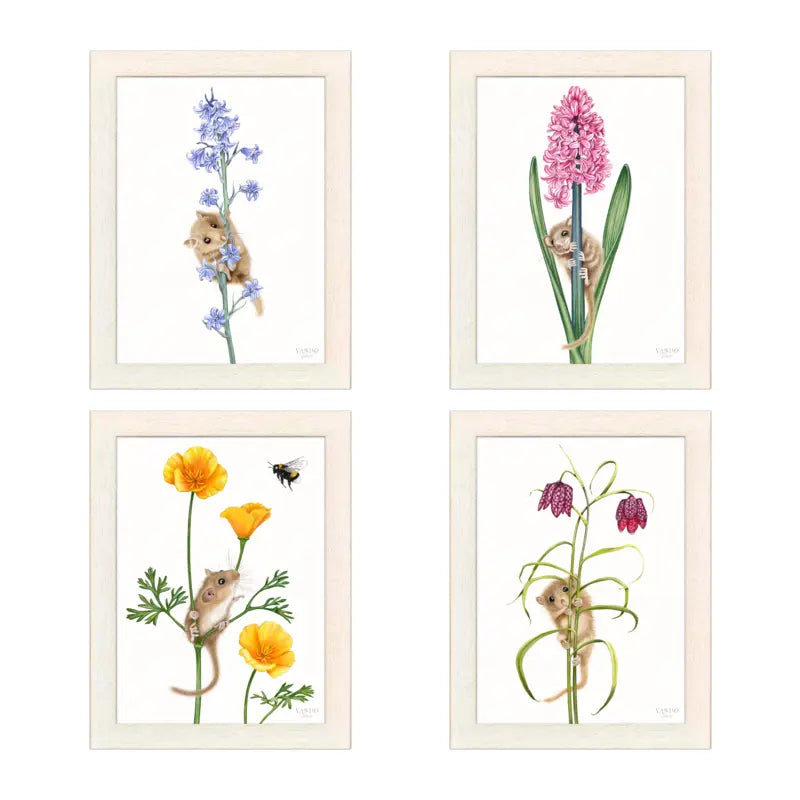Haselmäuse und Blumen – Wandbild-Sammlung mit Holzrahmen in Naturholz Hell, vier Motive