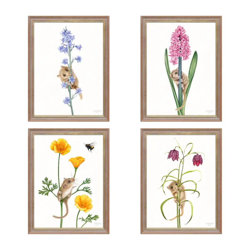 Haselmäuse und Blumen – Wandbild-Sammlung mit Holzrahmen in Nussbraun-Gold, vier Motive